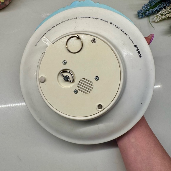 Bradford Exchange 1994 Carousel
Daydreams Swept Away Musical motion plate - Picture 2 of 4